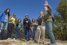 Un grupo de periodistas durante la visita a las acciones del LIFE+Urogallo cantábrico en Picos de Europa